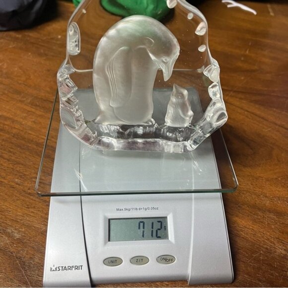 Art Glass Penguin Decor Engraved Etched Paperweight - Picture 9 of 10